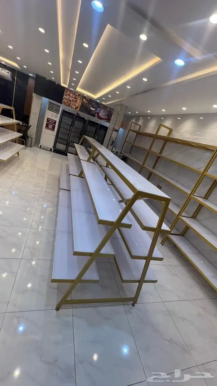 للبيع اغراض محل حلويات 0