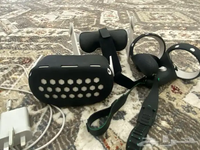 متا كويست 2 خدش بسيطه السعر 450 0