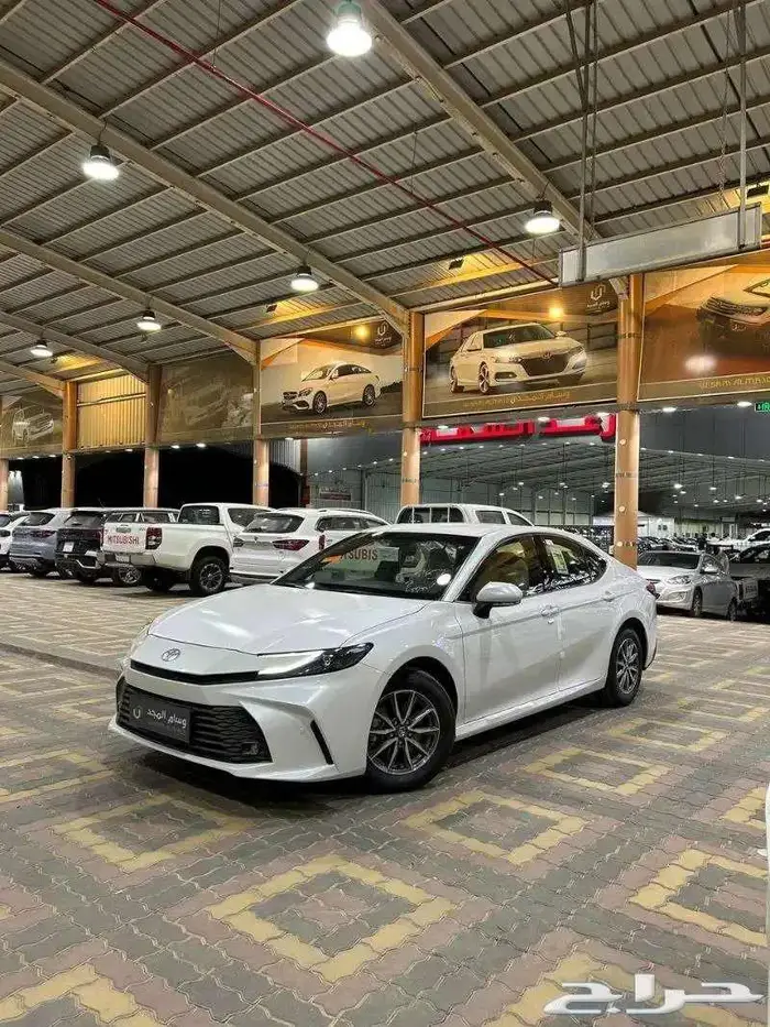 تويوتا كامري E بنزين 2025 كاش وبنك 2