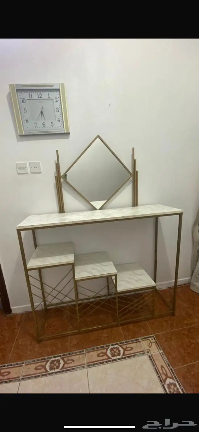 اثاث للبيع طقم كنب طاولات ارضيه مداخل 1