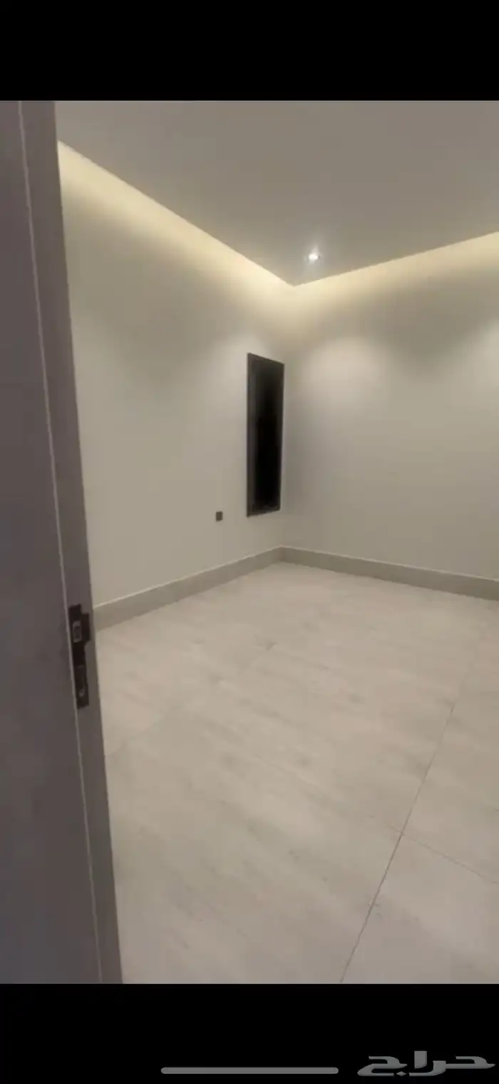شقة جديدة فاخرة للإيجار في حي السيف 6