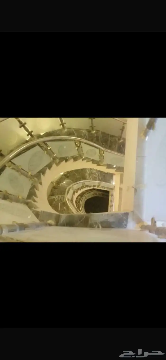 كامري كامري فلة في مخطط الملك فهد فيها أربع شقق وخمس محلات 3