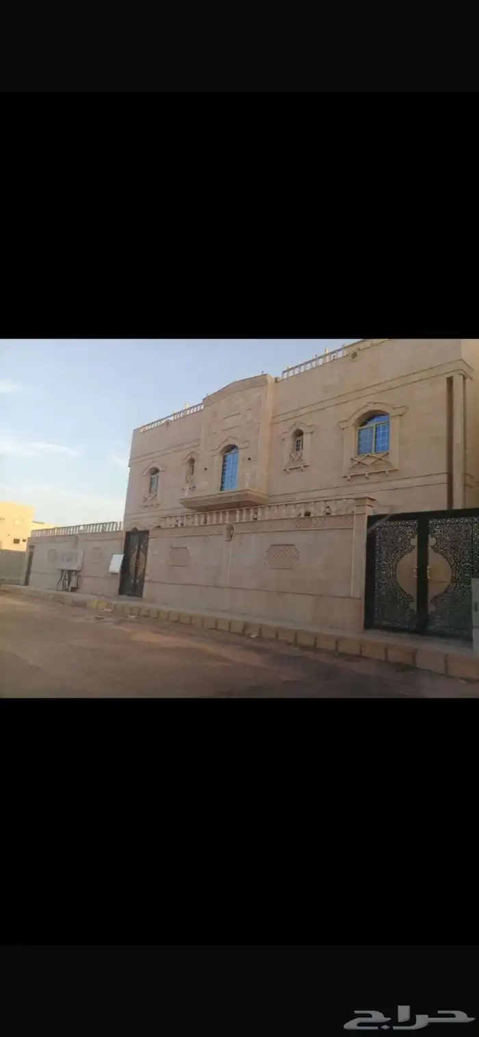 كامري كامري فلة في مخطط الملك فهد فيها أربع شقق وخمس محلات 1