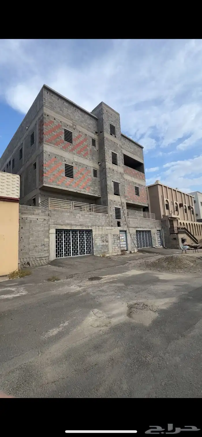 عمارة عظم للبيع 4 شقق ودور خميس مشيط بداية طريق الثمانين 1