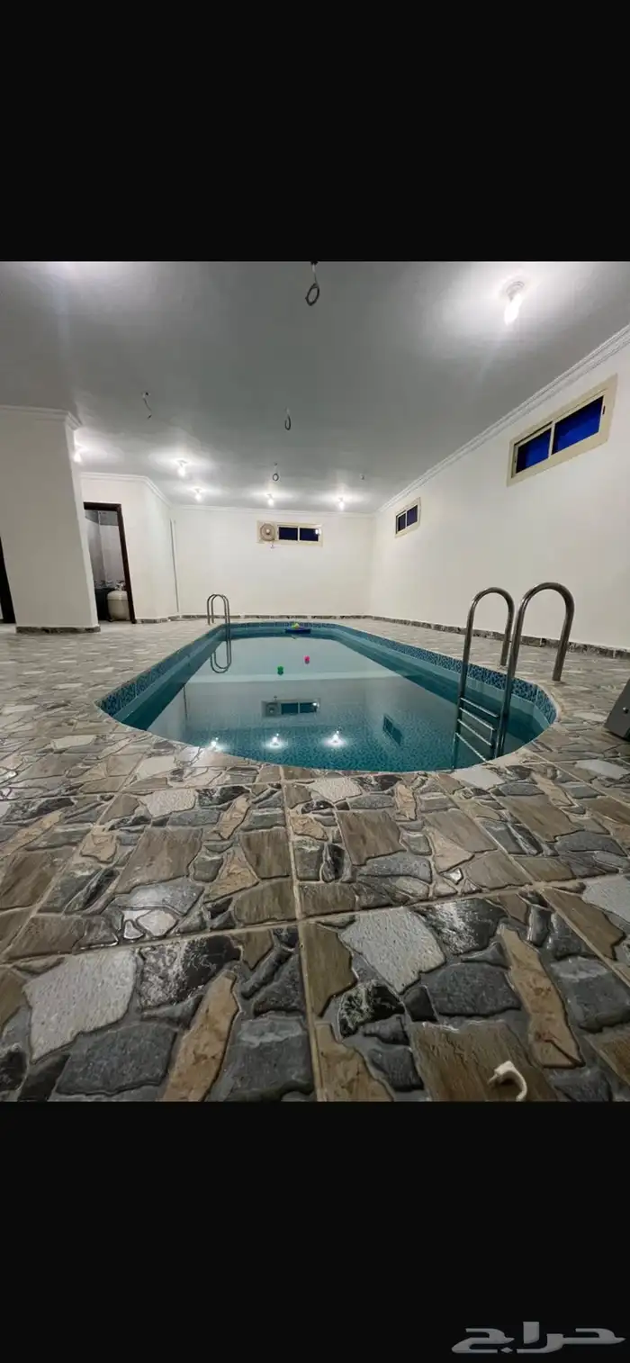 كامري كامري فلة في مخطط الملك فهد فيها أربع شقق وخمس محلات 7