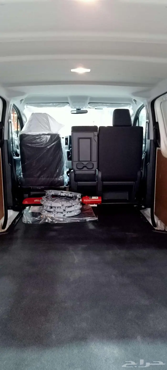 تويوتا باص فان بضاعة بنزين سقف منخفض عبداللطيف موديل 2026 7