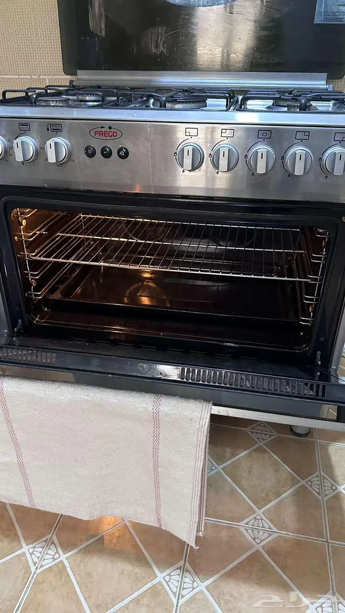 دولاب مطبخ مع بوتاجاز وفرن 0