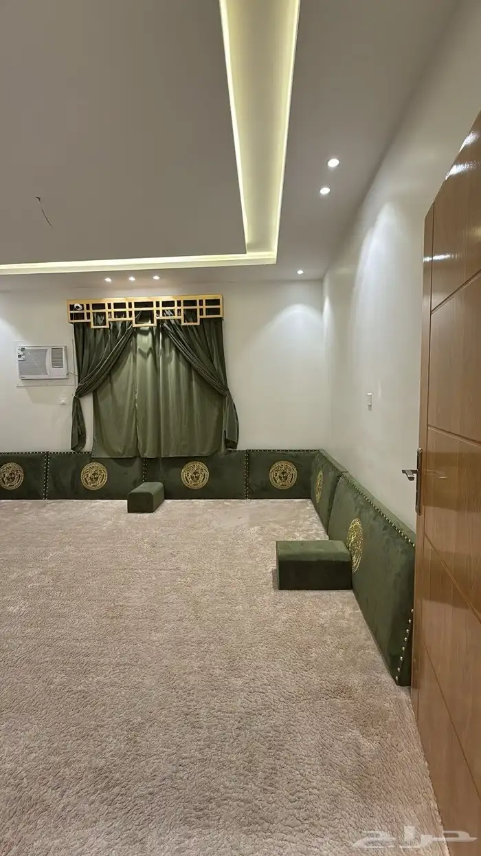 اثاث كامل مساند مع فرشة و ستارة 1