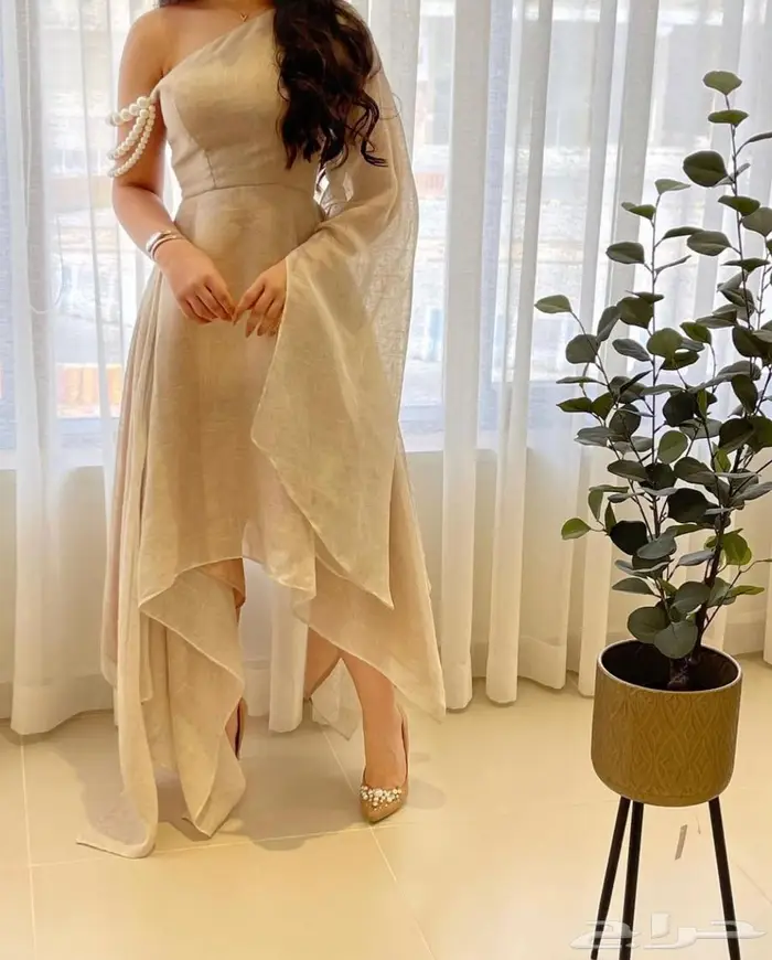 فستان للبيع مقاس ميديم وسمول جديد 1