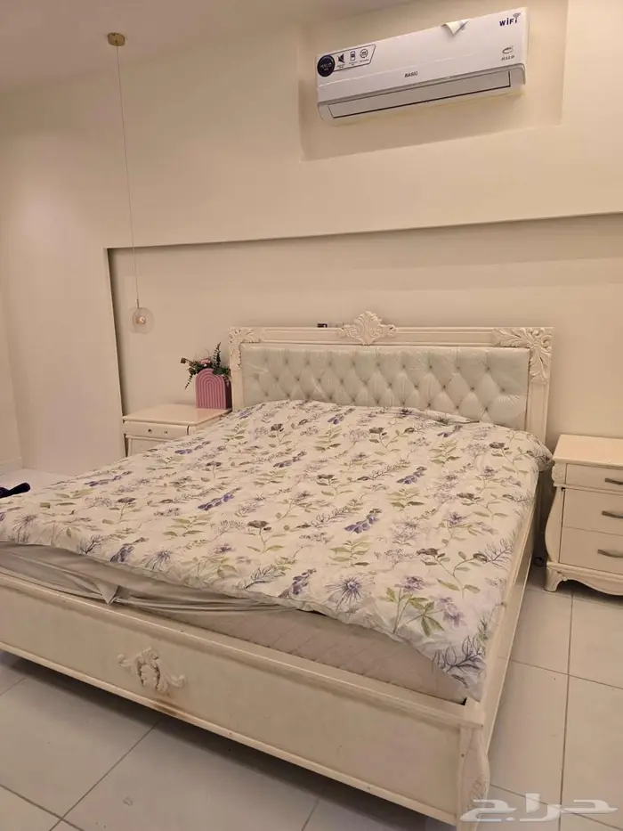 سرير مع مرتبه و عدد اثنين كمدينه وتسريحه 0