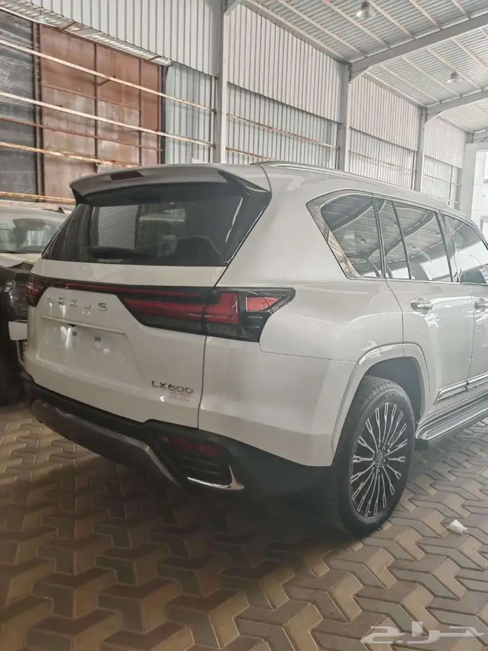 لكزس LX600 VIP 2025 أبيض خليجي الممشي 1800 كم 5