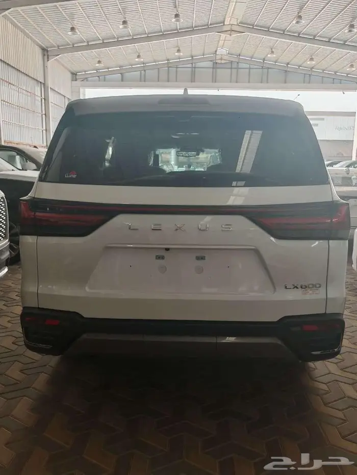 لكزس LX600 VIP 2025 أبيض خليجي الممشي 1800 كم 4