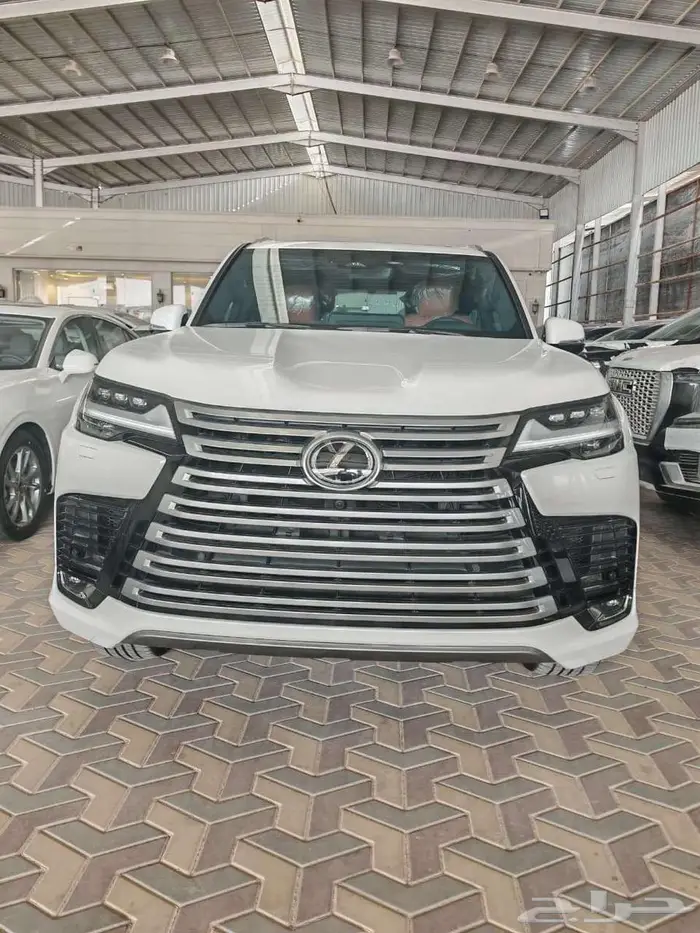 لكزس LX600 VIP 2025 أبيض خليجي الممشي 1800 كم 2