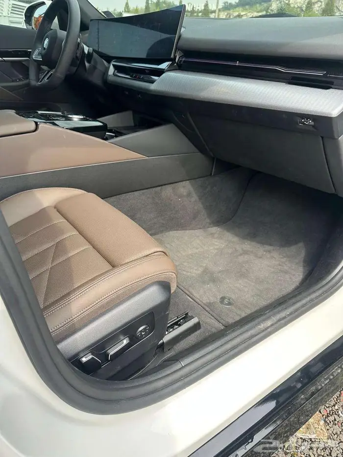 بي ام الفئة الخامسة 520 - BMW520I 2024 21