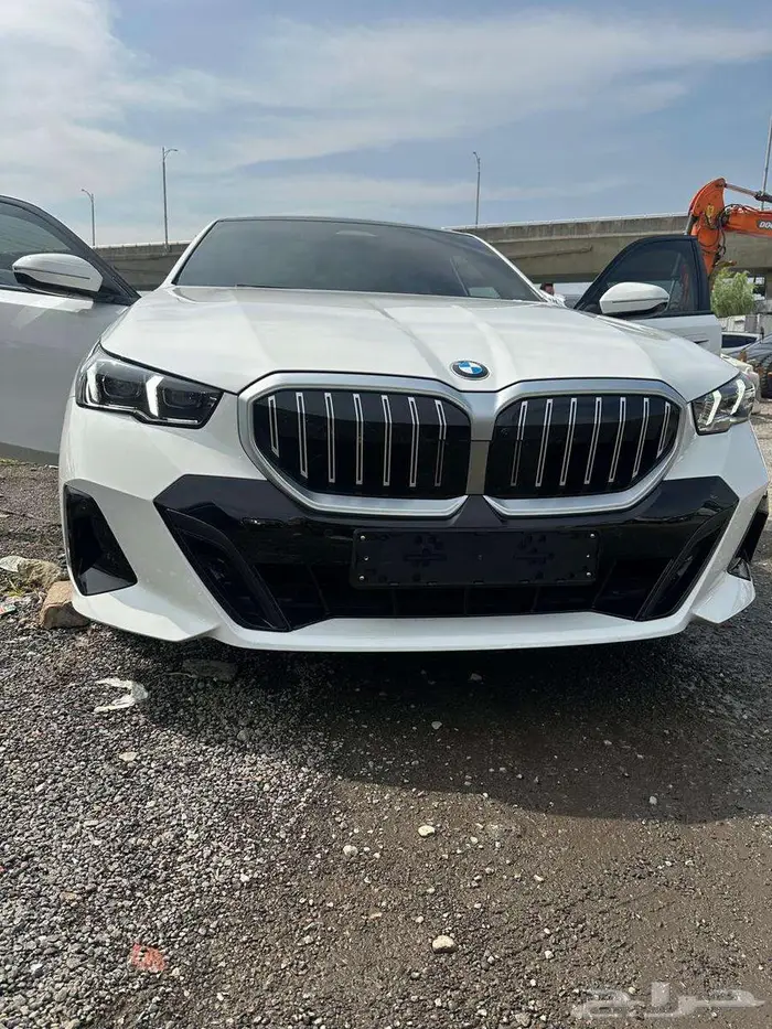بي ام الفئة الخامسة 520 - BMW520I 2024 1
