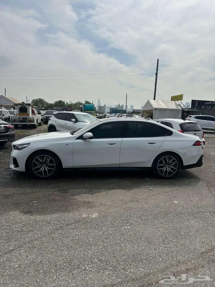 بي ام الفئة الخامسة 520 - BMW520I 2024 3