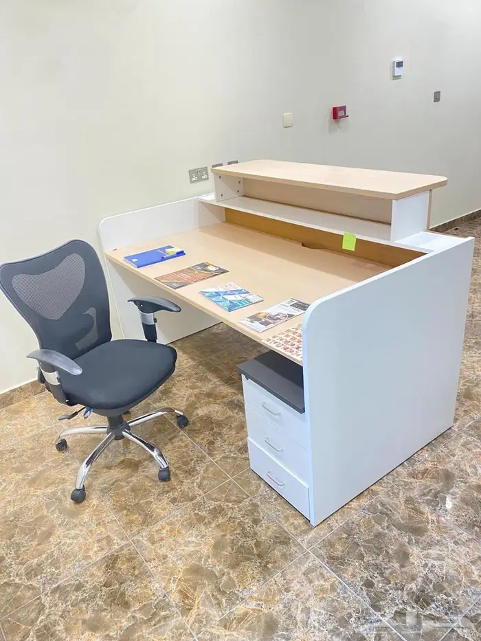 للبيع اثاث مكتبي السعر فرصه 5