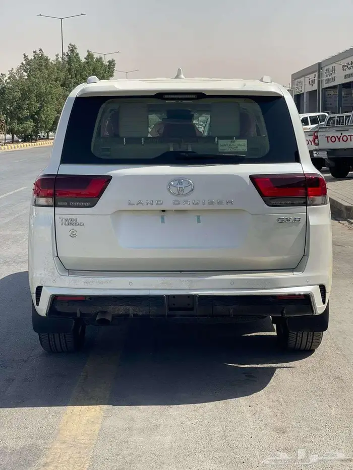 تويوتا لاندكروزر GXR 5 S بنزين 2025 كاش و اقساط 3
