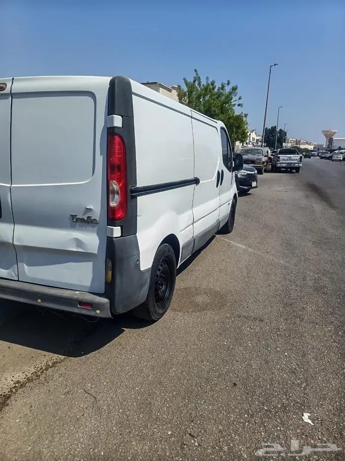 باص رينو ترافيك كبير بضاعه ممشى 180 الف كيلو 4