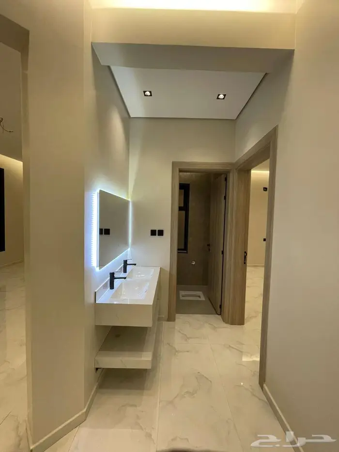 للبيع فيلا سكنية بعنيزة حي المنار 641 3