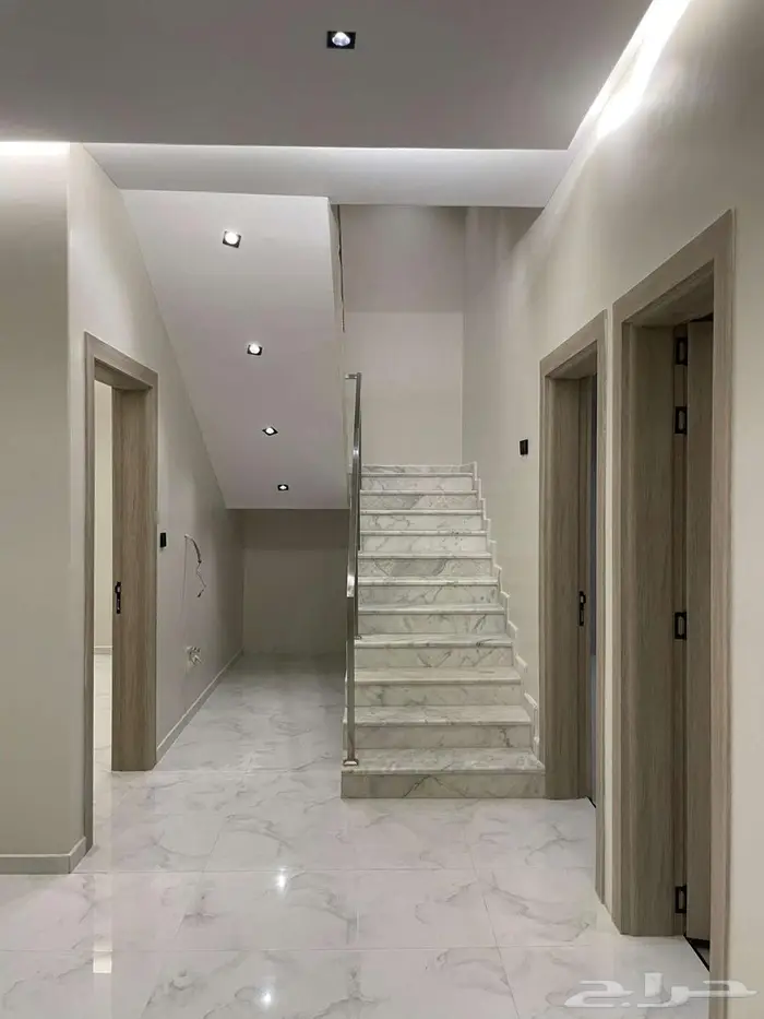 للبيع فيلا سكنية بعنيزة حي المنار 641 4