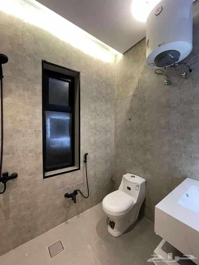 للبيع فيلا سكنية بعنيزة حي المنار 641 15