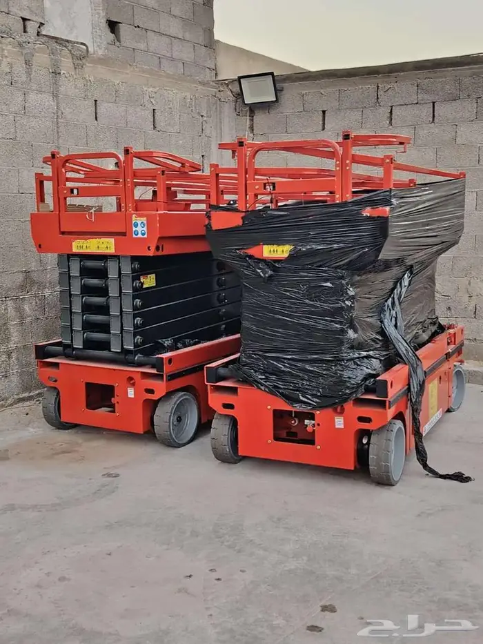 Electric and diesel cranes and forklifts for rent 2