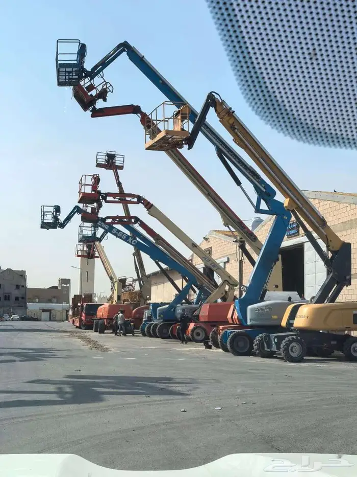 Electric and diesel cranes and forklifts for rent 7