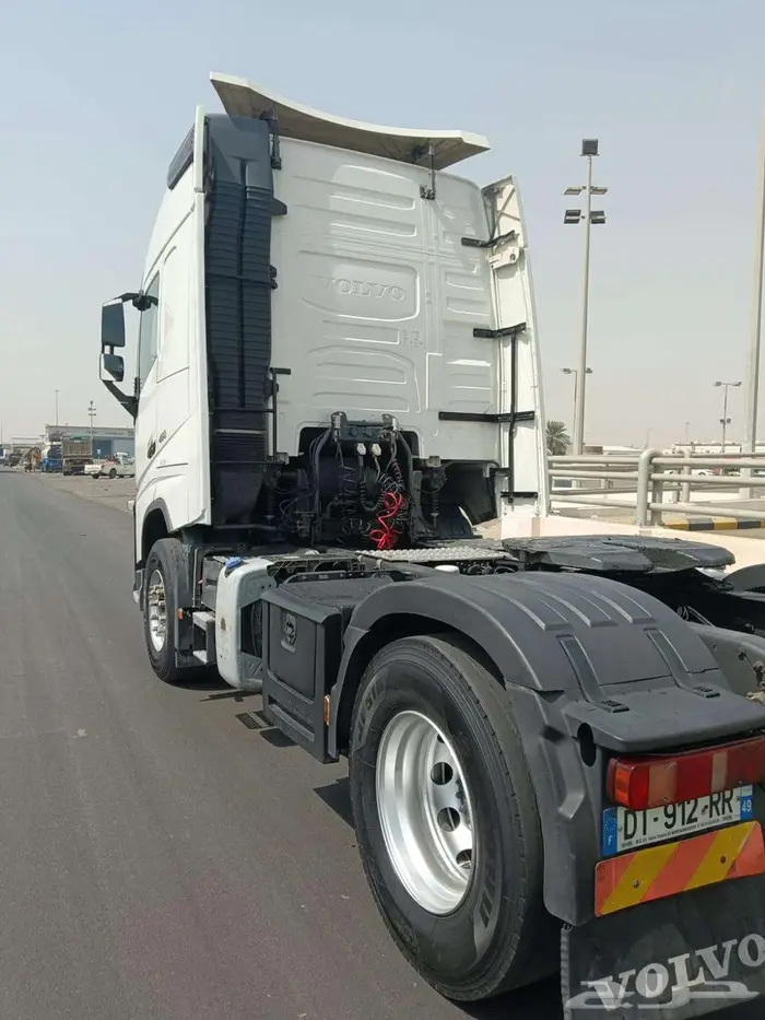 للبيع   شاحنات فولفو FH 460 موديل 2015 2