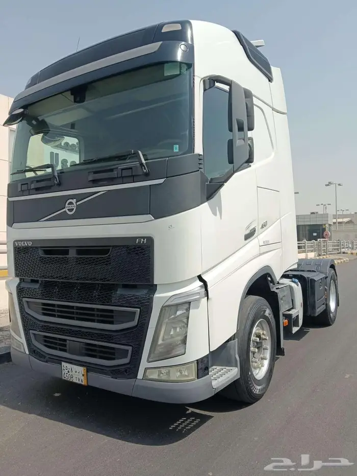 للبيع   شاحنات فولفو FH 460 موديل 2015 3