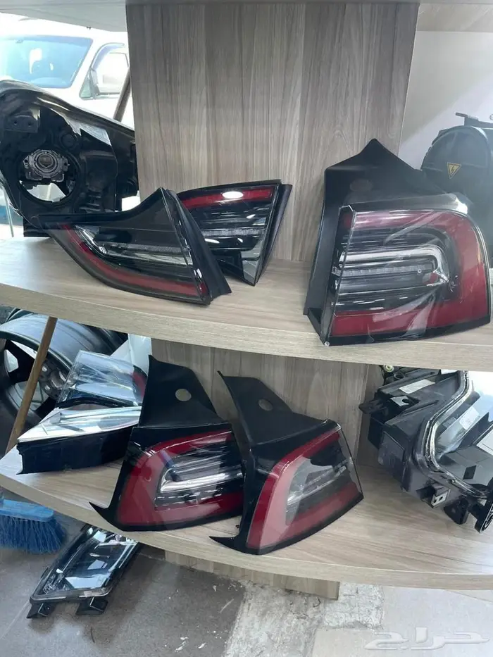 قطع غيار تسلا 4