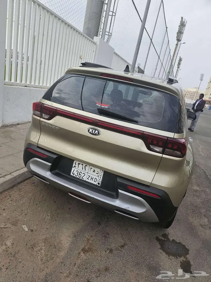 للبيع سيارة كيا سونيت موديل 2021 فل كامل ممشى 38 الف فقط 11