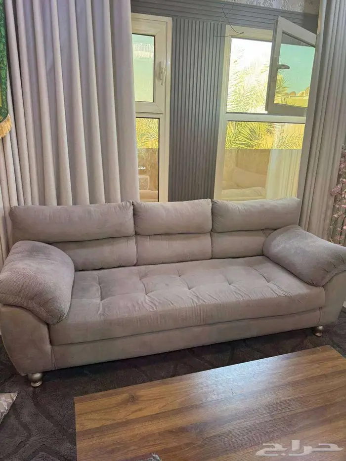 كنب مع طاولة شاشة 2