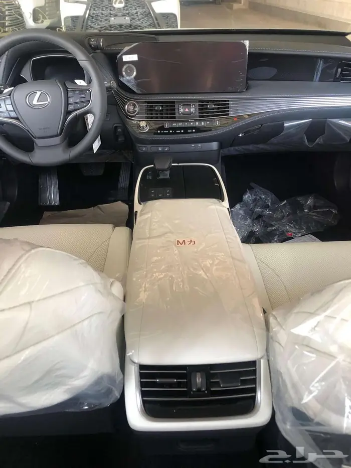 لكزس LS 350 AA 2025 سعودي بنزين أسود داخل أبيض 4