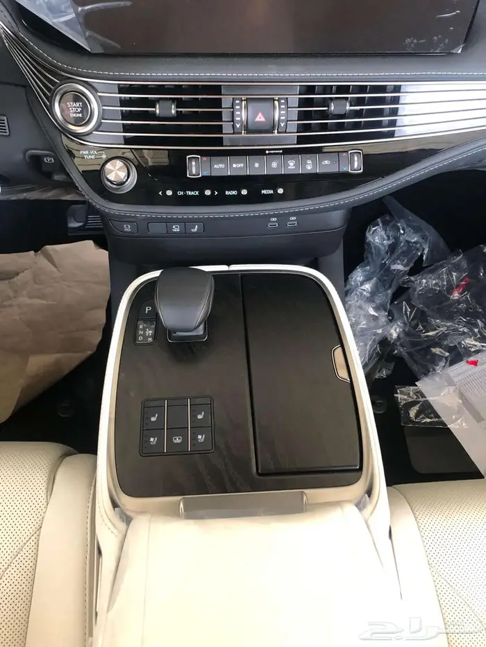 لكزس LS 350 AA 2025 سعودي بنزين أسود داخل أبيض 5