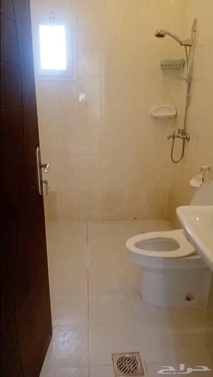 شقة ثلاث غرف للإيجار بحي الريان 2