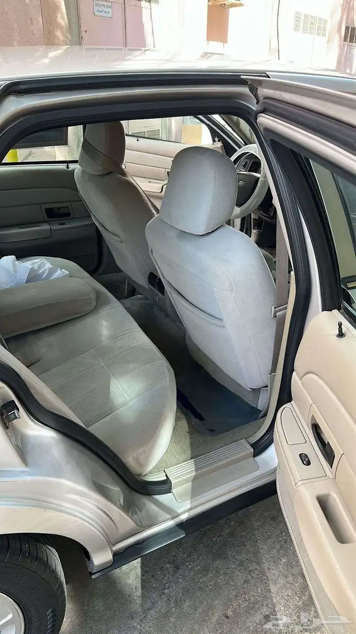 للبيع فورد كرون فكتوريا سعودي 2008 11