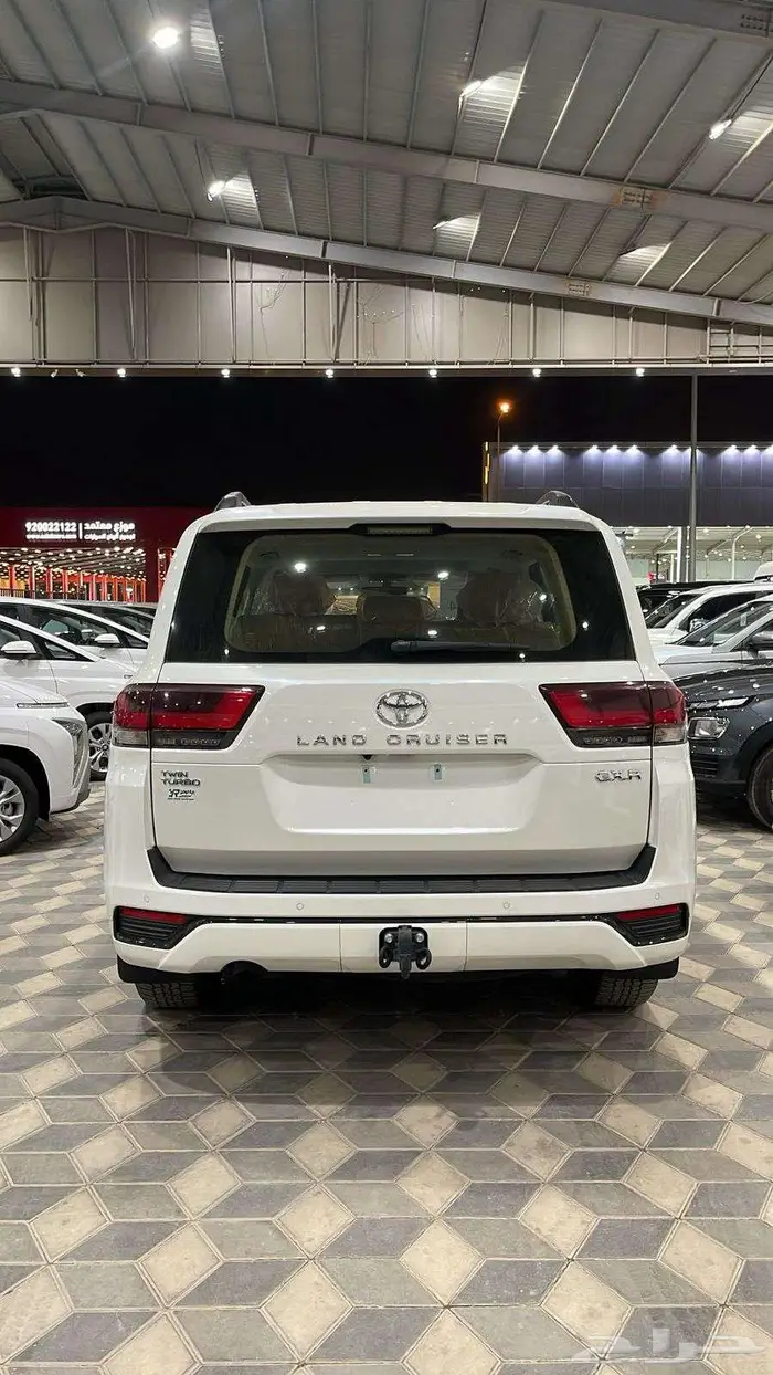 تويوتا لاند كروزر موديل 2024 GXR سعودي L2 3