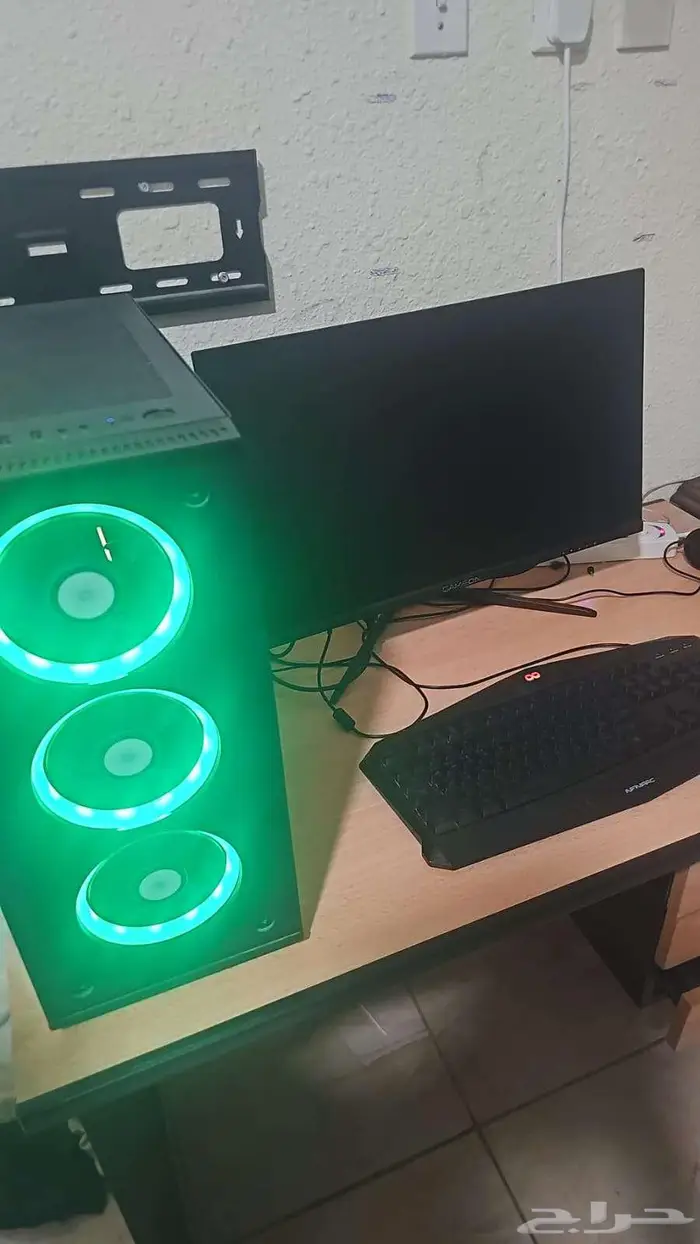كمبيوتر العاب رخيص pc gaming ونظيف جدا مع ملحقاتة والعاب 2