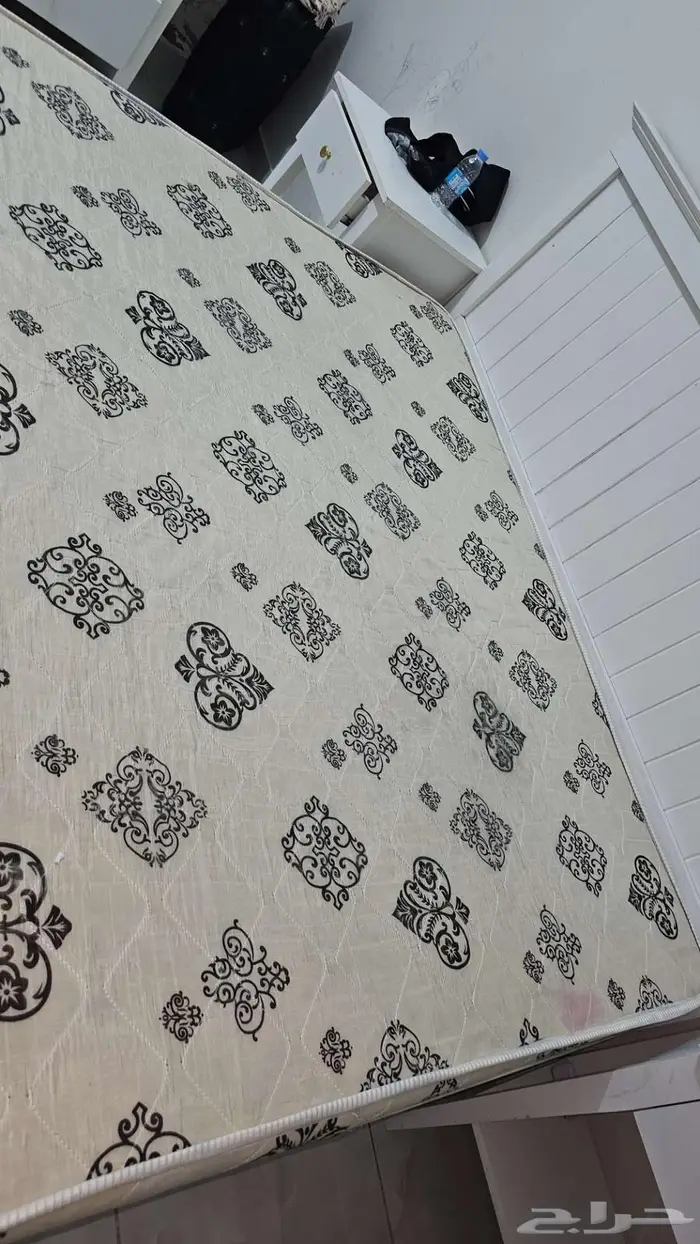 للبيع مرتبة بحالة جيدة 1