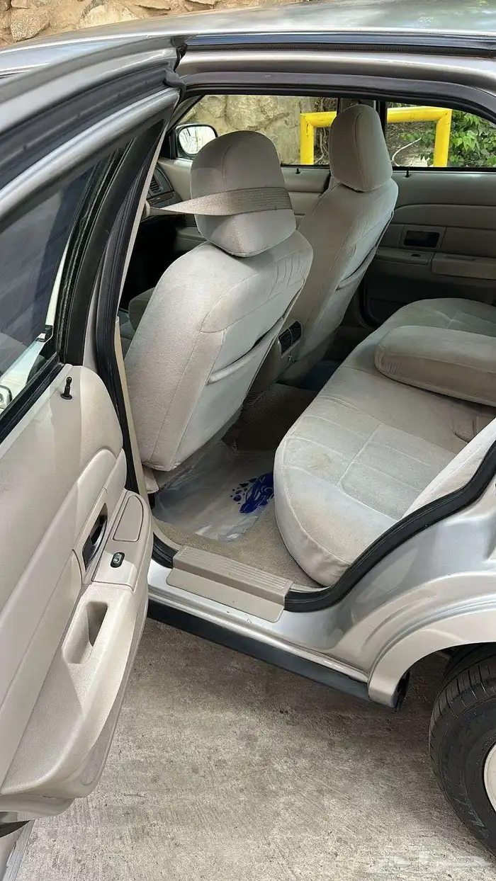 للبيع فورد كرون فكتوريا سعودي 2008 12