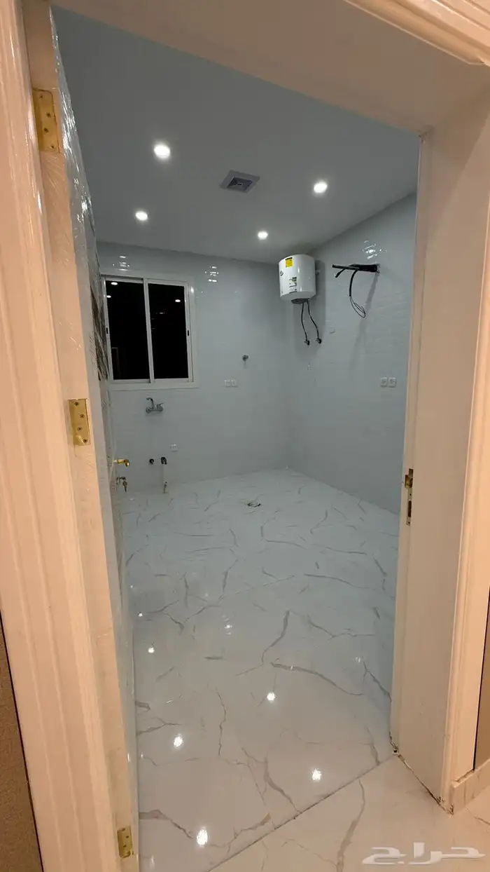 شقه للبيع دور ثاني حي الاخضر تبوك 450 الف 1