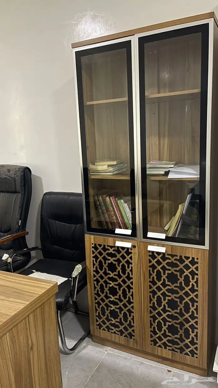 طاولة مكتب وملحقاتها 3