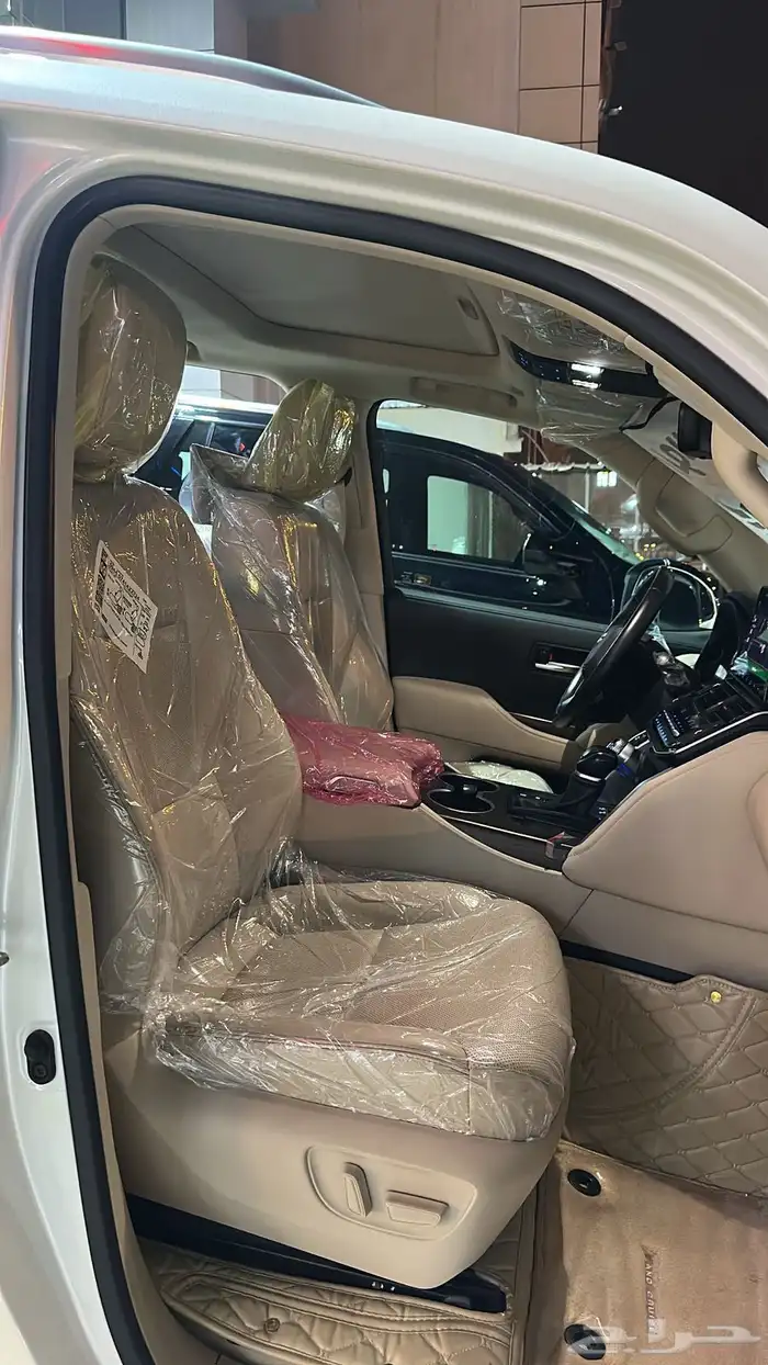 لاند كروزر للايجار 1