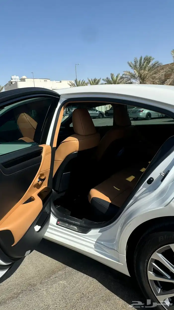 لكزس ES300 AH 2024 تحمل لوحه مميزه 6