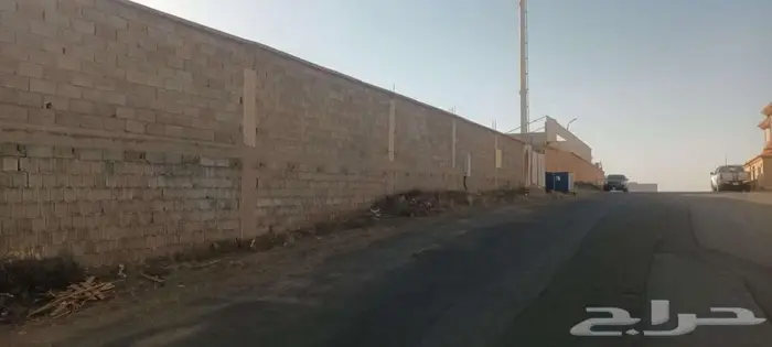 أرض مساحة 2492م بأبها مطلة بحي الصحافة مسورة بعداد كهربا 2