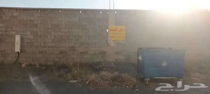 أرض مساحة 2492م بأبها مطلة بحي الصحافة مسورة بعداد كهربا 0
