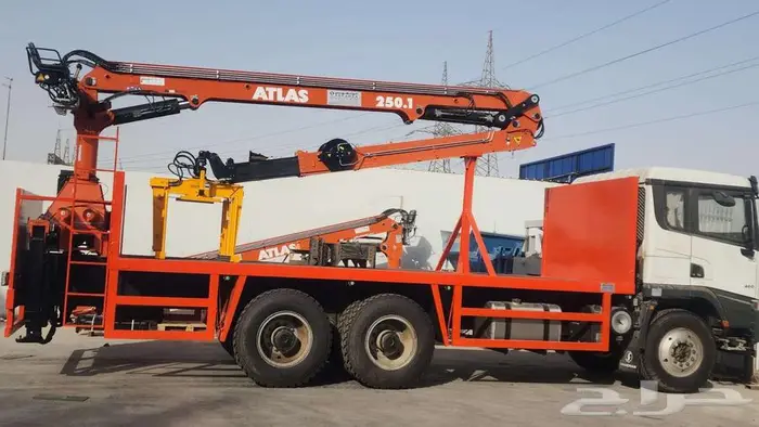 شاحنة سينو تراك مع ونش اطلس 250.1 0