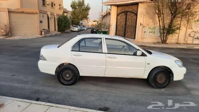 ميتسوبيشي لانسر GLX بومه 2011 4