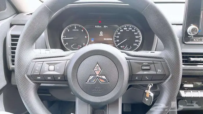 ميتسوبيشي L200 غمارتين دبل نص فل اوتوماتيك 2024 7